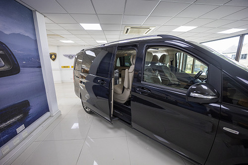 Mercedes Jet Class - Electric side door opening