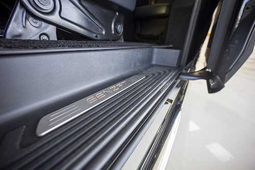 Mercedes jet class 5 - Doorstep