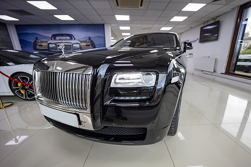 Rolls Royce - Ghost V in Black