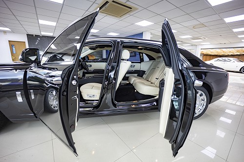Rolls Royce - Ghost V - Side