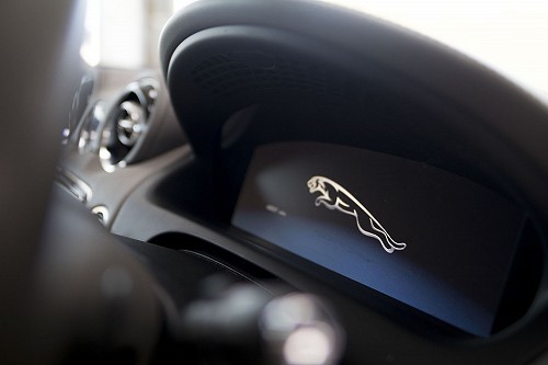 Jaguar XJ front screen
