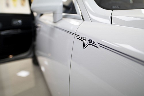 Rolls Royce Ghost V front wing