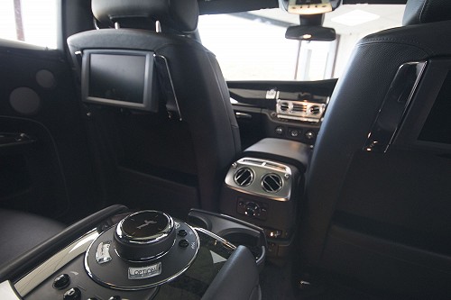 Rolls Royce Ghost V rear controls