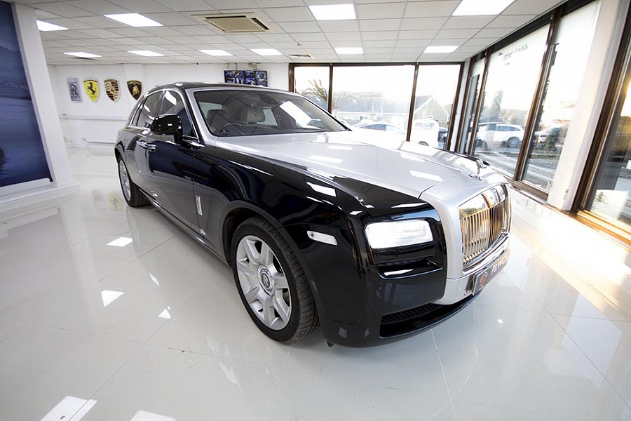 Rolls Royce - Ghost (Black/Sliver)